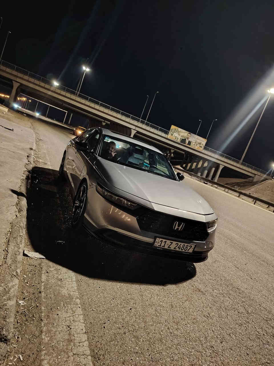 سلام عليكم هوندا اكورد موديل 23 البيع مكان رمادي السعر 21000الف وبي مجال حادث جاملغ بدون دوخل موصفات سبورت او مرواس ب كامري الهاتف *********** هايبرد سياره  جديده
