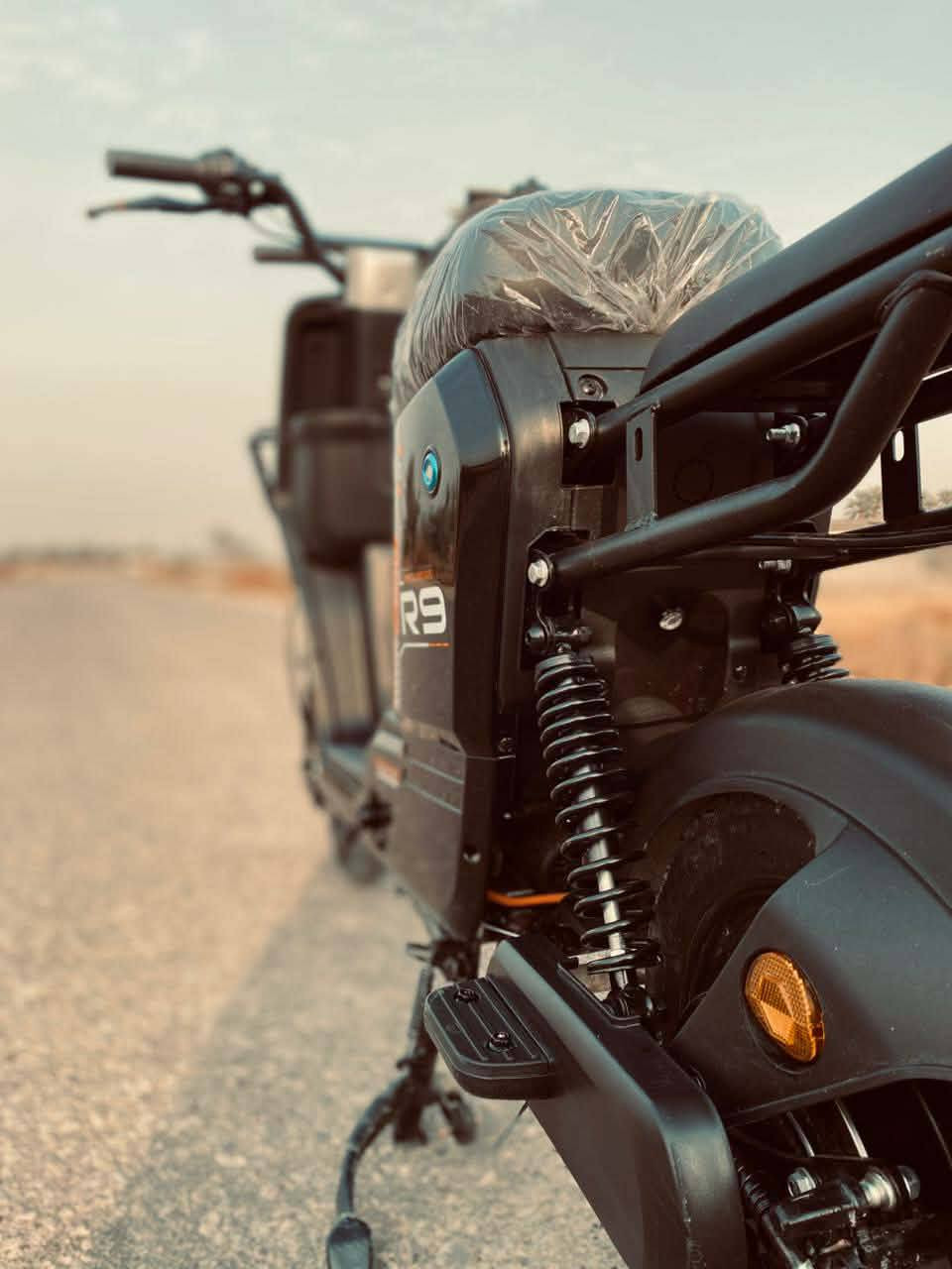 سلام عليكم دراجه للبيع R9 الملف 1200و خمس بطاريات السعر 600 رقم ***********
