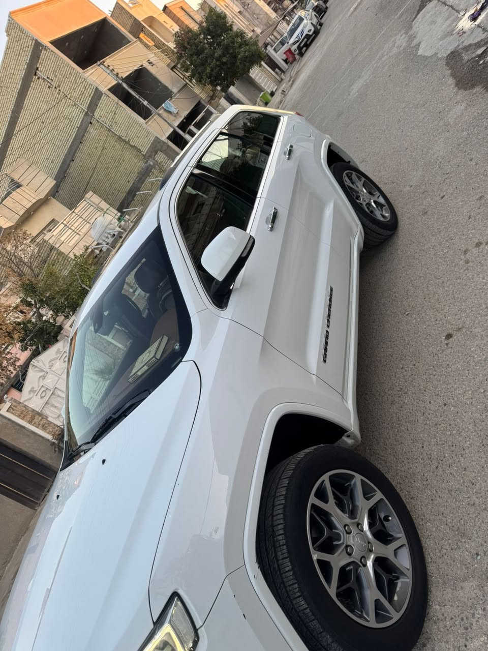 جيب اوفر لاند
الموديل :2020 . (خليجي) .
اللون: ابيض  
المحرك : V6.  3.6L . 
العداد : 78  الف ميل . 
الضمان : 3 سنوات او 60 الف كيلو متر .
 
المواصفات :
* دفع رباعي 4x4 . 
* تحذير النقطة عمياء  .
* شاشات خلفية . 
* نظام الاسطفاف الآلي (اوتو بارك) .
* ويل قياس 20 انج .
* سقف بانوراما . 
* شاشه كبيرة 8.4 انج . 
* نظام الخرائط (GPS) .
* نظام التعليق هوائي (جكات) . 
* ستيرن كهربائي . 
* المصابيح الأمامية زنون .
* كشافات الضباب زنون .     
* تشغيل عن بعد .
* صندوق كهربائي .
* مقصورة الركاب من الجلد الفاخر .
* حفظ وضعيات الجلوس (ميموري) . 
* المقاعد الأمامية كهربائية .
* المقاعد الأمامية تبريد وتدفئة .
* المقاعد الخلفية تدفئة .
* مشغل اقراص CD/DVD . 
* سستم صوت هارمون كوردون . 
* حساسات أمامية
* حساسات خلفية . 
* كاميرا خلفية .
* تدفئة ستيرن . 
* بخاخ ماء على المصابيح الامامي.
* المرايا الجانبية قابلة للطي .
* مرايا متحسسه للضوء العالي . 
* مانع تصادم خلفي .
* مقود السائق من الخشب . 
* بلوتوث تلفون . 
* محدد سرعة . 
* نظام التشغيل والاطفاء الاوتوماتيكي ( Auto Start System ) .
* نظام بريك اوتماتيكي ( Auto Break System ) .

ملاحظة: 
* يوجد باب الامامي عكس السائق رصعه بسيطه اثر طخه دراجه موضحه بلصور مصلحه بارد بسيط بدون اي صبغ
*ضمان شركة ليث العبيدي

السعر : 350 وبيه مجال بسيط

للإستفسار الإتصال على رقم : ‭+964 774 784 0525‬
