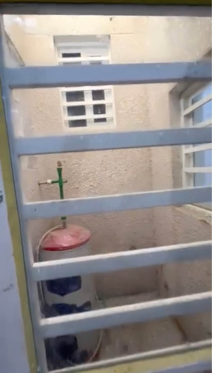 السلام عليكم شقة للإيجار غرفة واحدة وهول ومطبخ وحمام ومنور ايجار شهري
للاستفسار *********** بغداد, العراق
