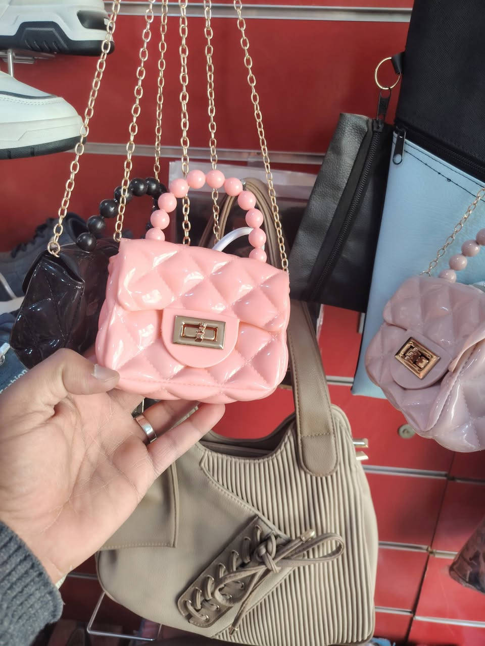 حقائب أطفال
العنوان مجمع حاتم البدري قضاء الفجر شارع الشطري
واتساب ***********
***********
