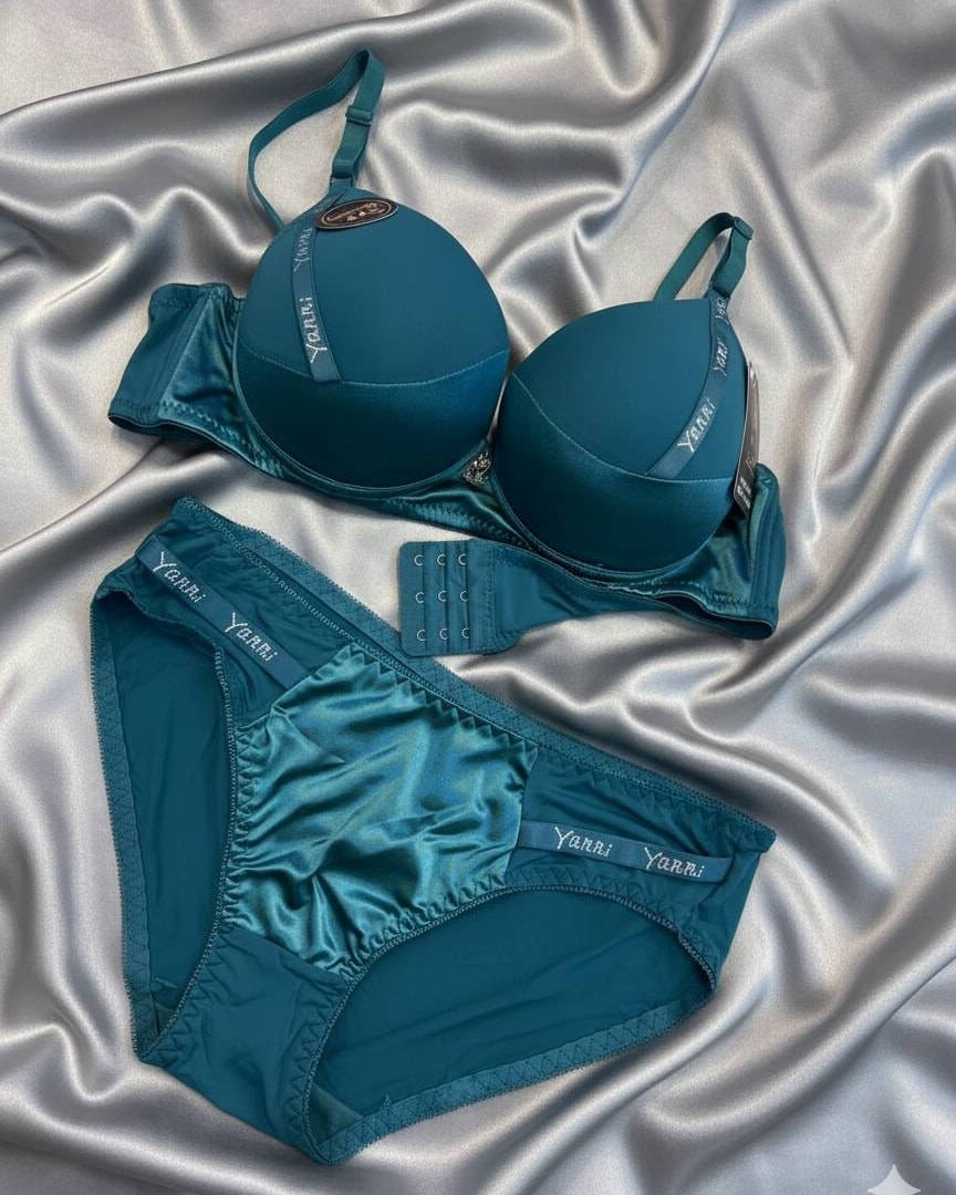 🔥🔥 جديدنا 🔥🔥
سيت ستيان ولباس اصلي 
قياسات مشكله
خامه ستن كل دبل سفن
سعر سيت 6.000 دينار 
يوجد توصيل لكل العراق 
*********** وتساب
