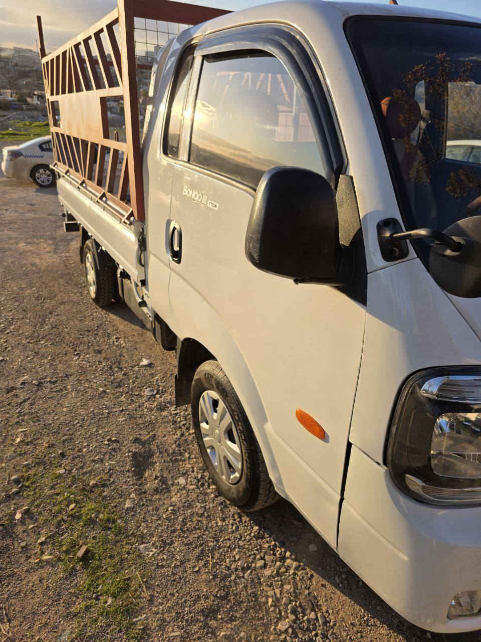 کیا2010 بیلاد تۆماتیک 3000 سۆپەر مەکینەڕەش کوشن هیتەر ئاوێنەهیتەر ئاوێنە ئەخەوێ 6تایەی سفر لۆک شوێن بڕاوەکەی چاکراوەتەوە بەشەرتی 3طەن بێ نوقسانی برێک بەستراو  سلێمانی شەکرەکە ***********  نرخی 70 ومامەڵە
