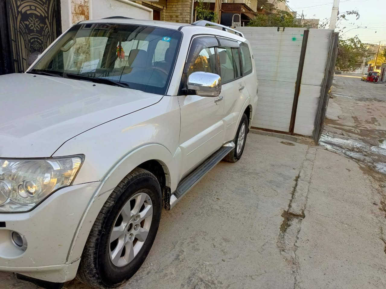 السلام عليكم باجيرو ٢٠١٠ مواصفات عاديه
مكفوله بدون اي صبغ 
مكينه٣٥٠٠ فور ويل صدر جديد مكينه نظيفه كير نظيف
سعرها ١٣٥ وبيها مجال ‏‪***********‬‏
