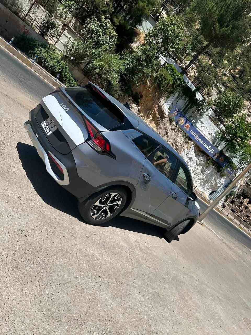 السلام عليكم كيا سبورتج موديل 24 فول عدا البنوروما جلد حساسات خلفيه اماميه رادارات خلفي امامي شاشه متصله كشنات تحكم جهه السائق تدفى كشنات  وارد امريكي السياره حادث قطعه وحده بدون دواخل جاملغ ايمن فقط الباقي كله مكفول بجم كبس بدون اعطال بدوان اي كلوب عطل مكينه 2500 المرغوب صور الحادث موجوده رقم بغداد تحويل مباشر عنون كراده شارع 42 لون السياره متغير ***********
