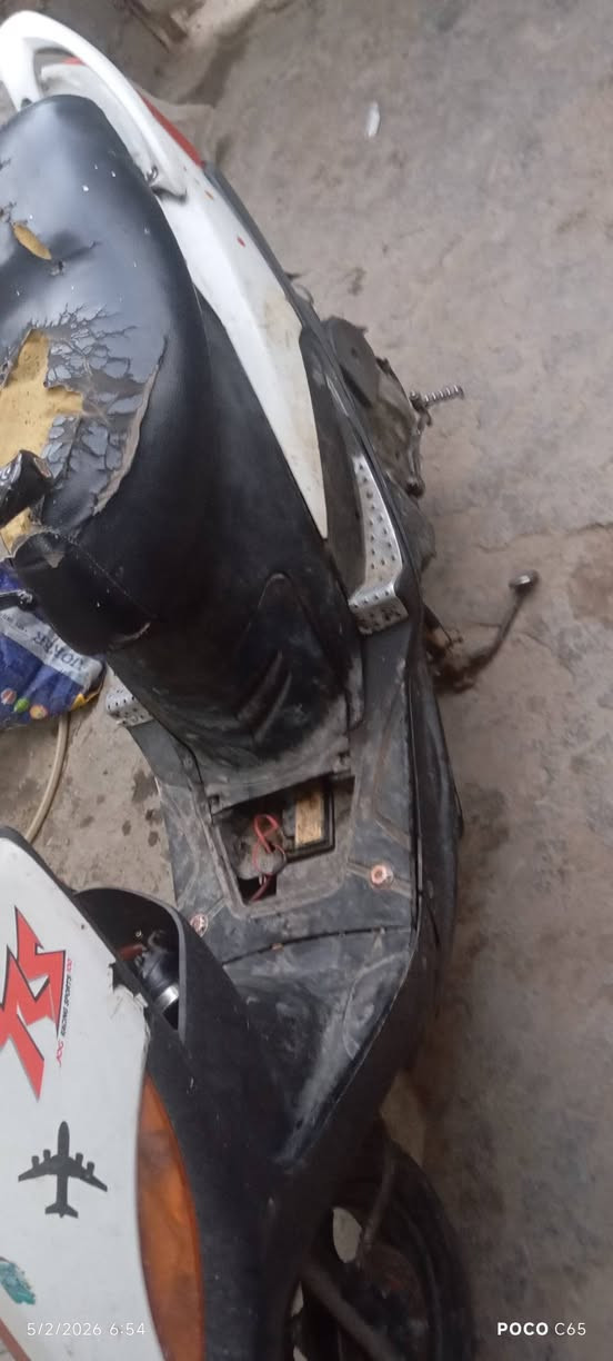 اسلام عليكم ماكس عدله للبيع بيهه نواقص خفيفه او بيهه تبخير الدراجه شلعتهه اشك الكاع سعر الدراجه ٢٥٠ قفل قفل قفل العنوان اديالى بقعوبه التحرير الرقم ***********
