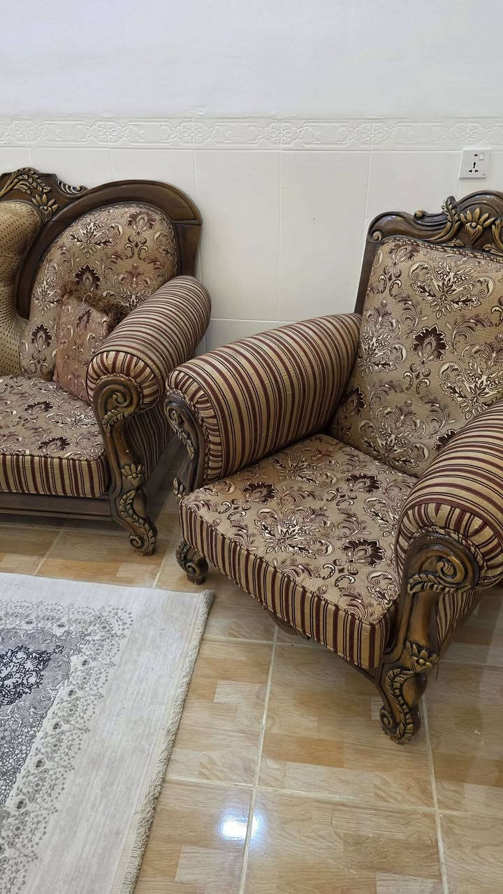 للبيع تخم قنفة رئاسي مكون من اثنين كبير واربع نفر واحد.. وطبلة صاج كبير وعدد اثنين صغير. وطبلة ابيض كبير وعدد اثنين صغير.. للتفاصيل امثر اتصل.. ***********.
السعر 400 الف
