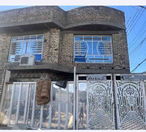 السلام عليكم دار للبيع الشماعية  ركن مربع  على الشارع العام طابقين بناء جديد اربع غرف مع  وثلاث حمامات مع استقبال كبير مع مطبخ  المساحة 105 م مجاور سيد عادل الدلال للاستفسار ***********
