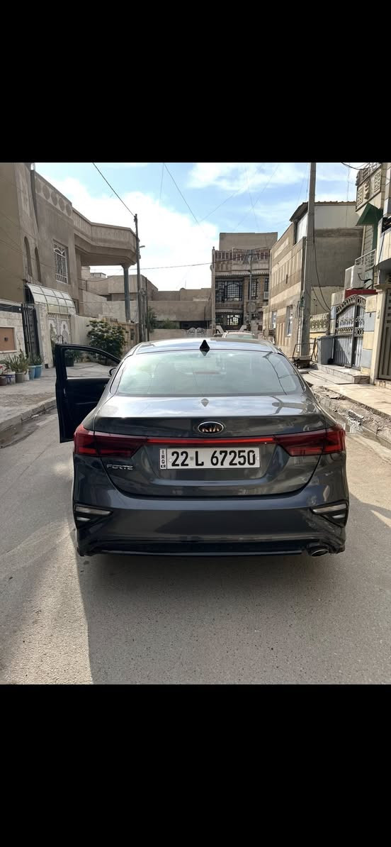 ٢٠٢٠ 
ماشية ٦٥
حادثها سطحي جاملغ و البنيد مطخوخ بس مبدل السونر موجود بالصور و صورة الحادث هم موجوة
محرك ٢٠٠٠ دوش 
ب ١٣٠ و بيها مجال
مبدل كير cvt
السيارة باسمي مكاني الحرية
***********
