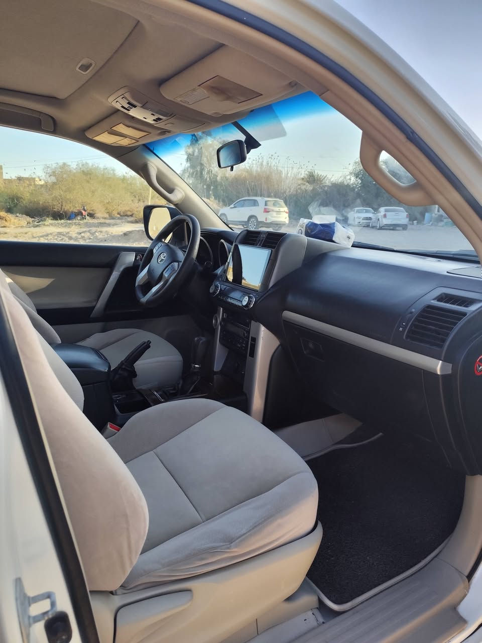 سيارة ابرادو خليجي كويتي موديل 10  TXI كفاله من الضربه بيها صبغ بنيد والقماره اثر جراد وصور جراد موجوده محرك والكير كفاله سته سلندر تبريد ثلاث قطع ثلاجه حداده تخم تاير دبل تانكي فتحة سقف إدامة كامله للسيارة من نوزلات وفيت بم وابلكات سيارة مال جناي السعر  220 وبيها مجال للشراي العنوان البصرة الرقم ***********
