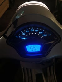 دراجة للبيع اسمها فيسبا الايطالي شركة عجلة الخليج رقم وسنوية absالامام...