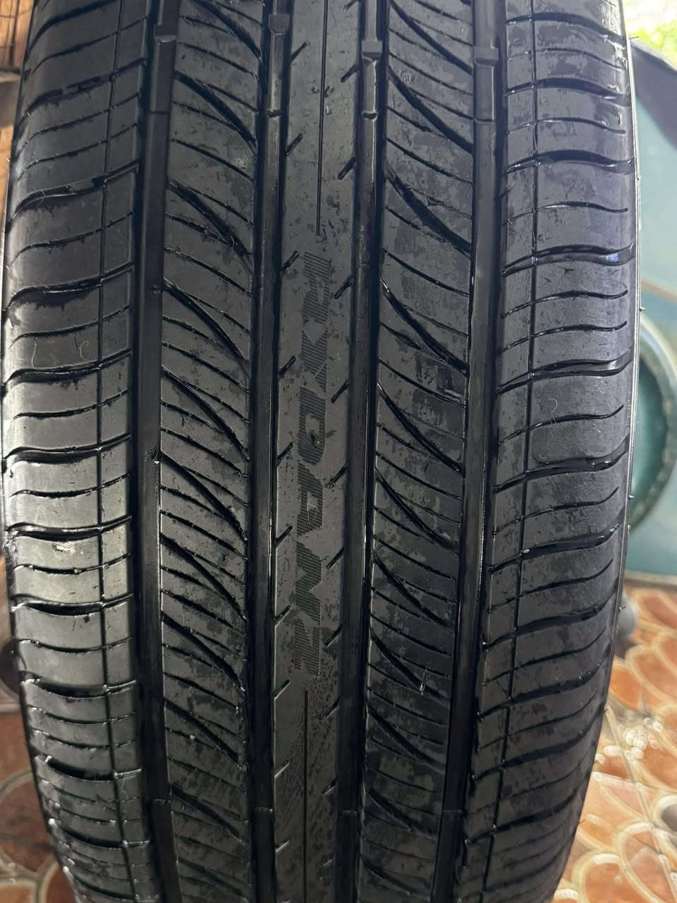 سبير سورنتو جديد للبيع 
كامل هوة و الكب و الولف و الحساس 
بي شخوط بسيطه بالويل مثل ما موضح بالصور 
🟢سعرة 200 الف 🟢 و بي مجال 
***********
