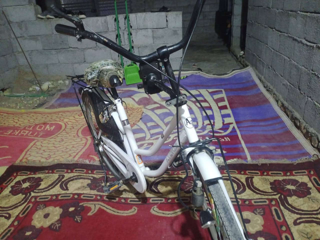 السلام عليكم بيسكل للبيع السعر 90 و بي مجال الشراي ***********
