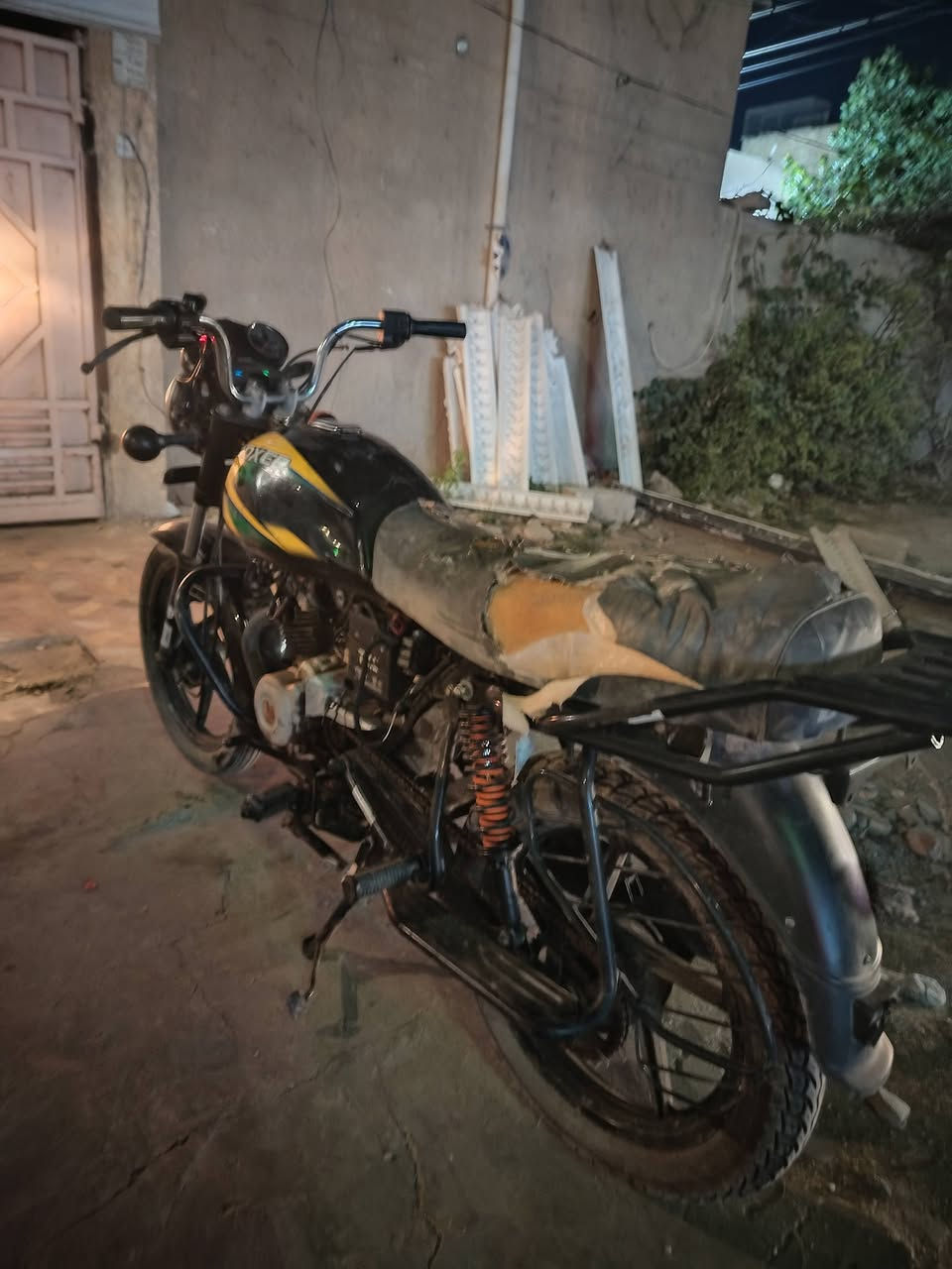 سلام عليكم بوكسر مديل ٢٢ دراجه كامله بسمن من المعرض يرادله غسله جانت محجوزه من ال ٢٣ سعر ٧٥٠ وبيه مجال مكاني كربلاء حي الحر  ***********
