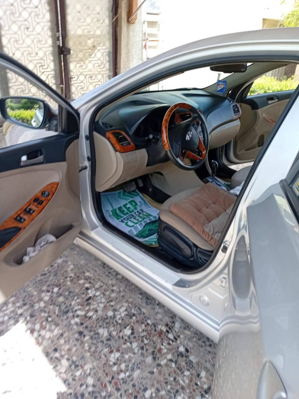 اكسنت خليجي ٢٠١٦ كفاله عامه عدا شبر صبغ بجاملغ الخلفي سيارة جديده استخدام شخصي تبريد❄ ثلج بسمي تحويل ثاني يوم ماشيه ١٠١ كم رقم بغداد تخم تاير جديد سبيرها منازل سعرها ١٠٥ وبيها مجال مكاني بغداد دولعي للاستفسار ***********
