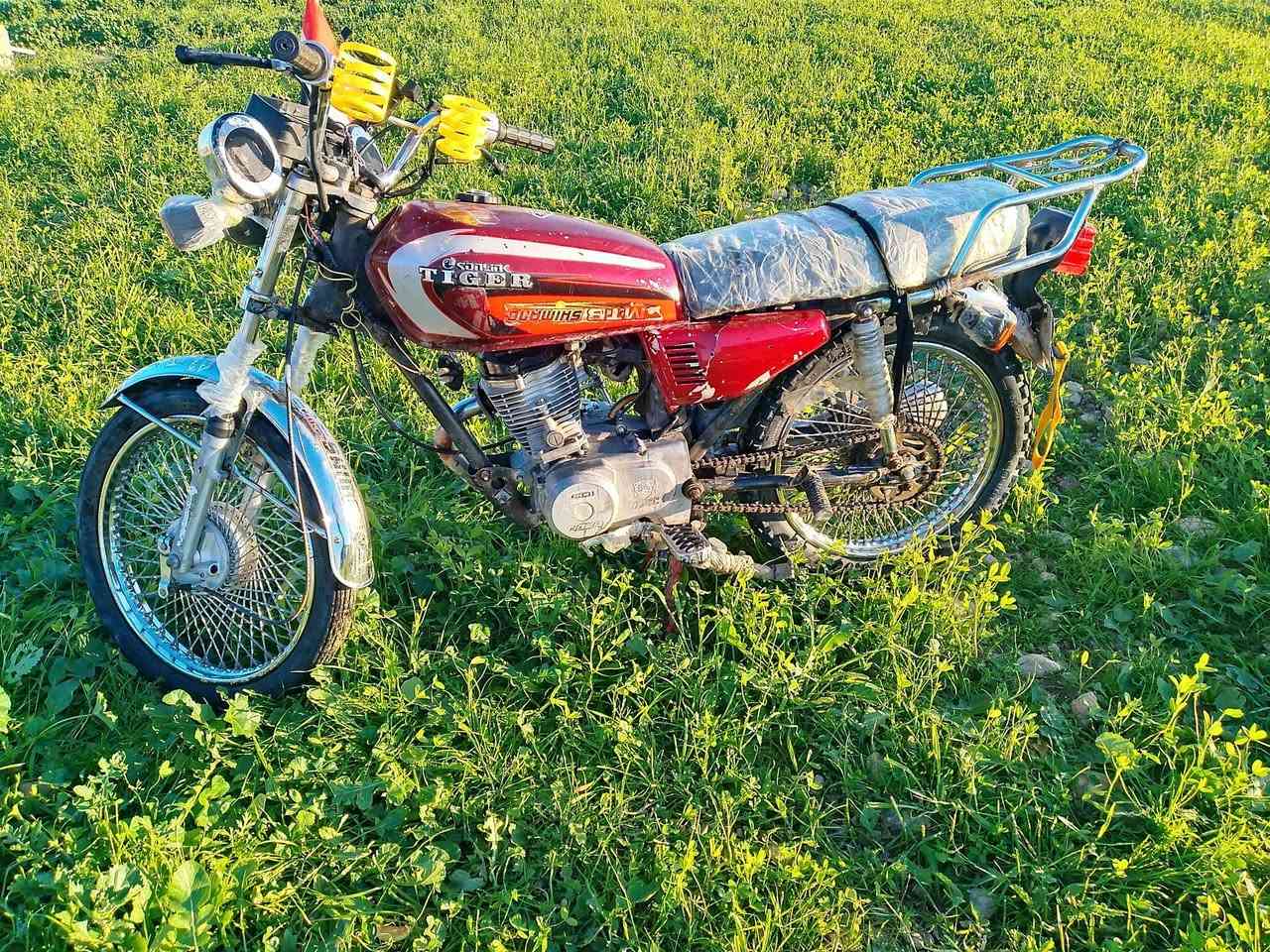 السلام عليكم موطور تايگر البيع السعر300ويرهم مراوس حسب القناعه بدون احراج المو شراي لا يراسني والخاص مفتوح


**إذا كنت صاحب هذا الإعلان وتريد حذفه لأي سبب، رجاءا أرسل رسالة إلى الدعم الفني**