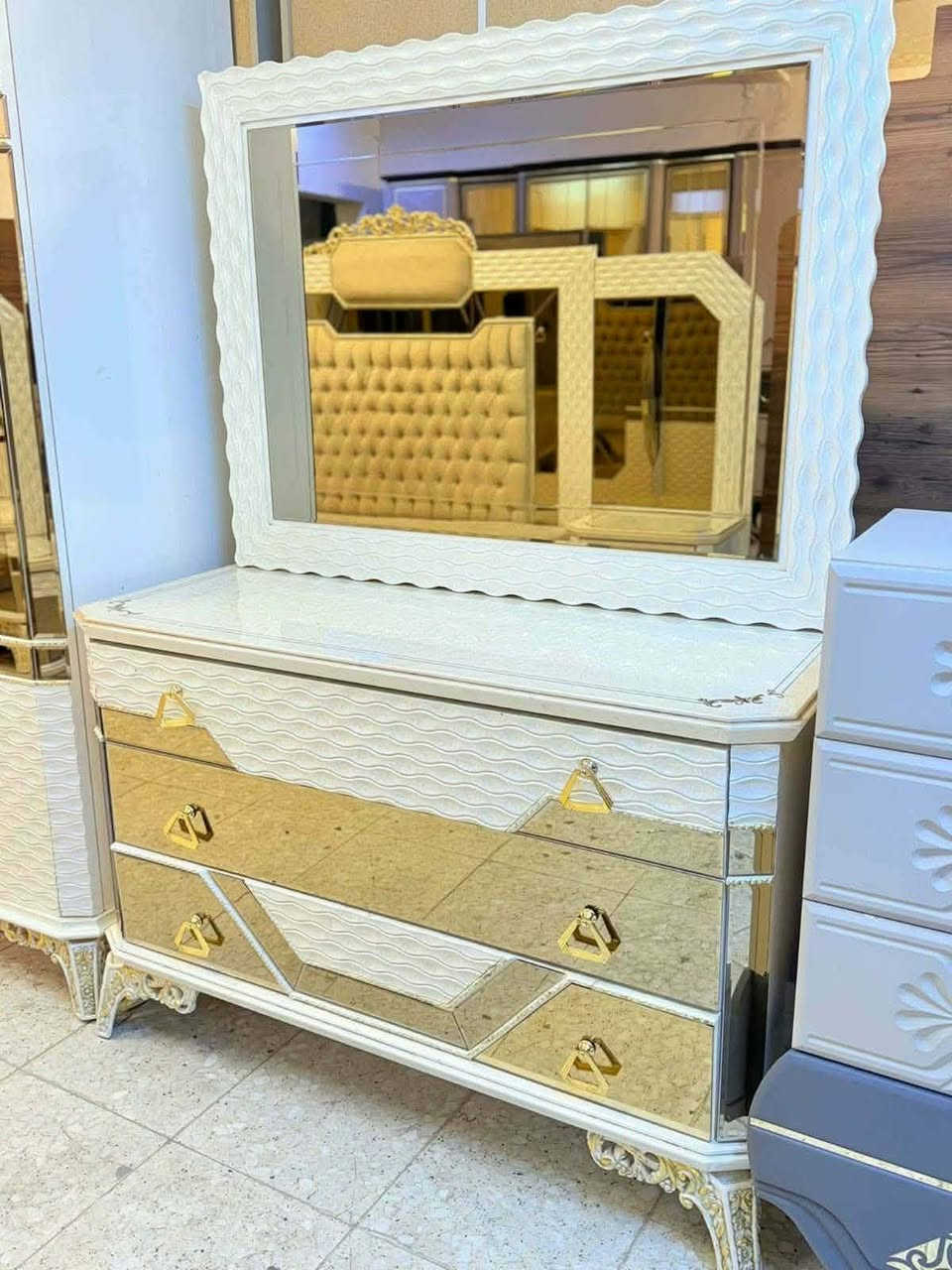 ✨ غرفة تركيه🇹🇷  اصليه ماركه 9 قطع 
 نظام  أبواب دزاين مختلف 
سرير مخزن عملي
جام برونزي اناره شغاله 💥
 ضهر بلوك
 قماش وتر بروف أصلي
✨ نظافة 90/💯
السعر  / مليون و550
شد ونقل مجاني داخل بغداد
 توصيل للمحافظات بأسعار رمزية


**إذا كنت صاحب هذا الإعلان وتريد حذفه لأي سبب، رجاءا أرسل رسالة إلى الدعم الفني**