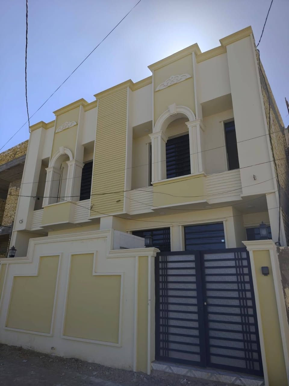 مرحبا مشتملات لبيع بناء حديث من طابقين في الخاجيه قرب السوق الجديد المساحه ١٠٠م الواجه ٥ والنزال ٢٠ الاتصال على الرقم ***********
