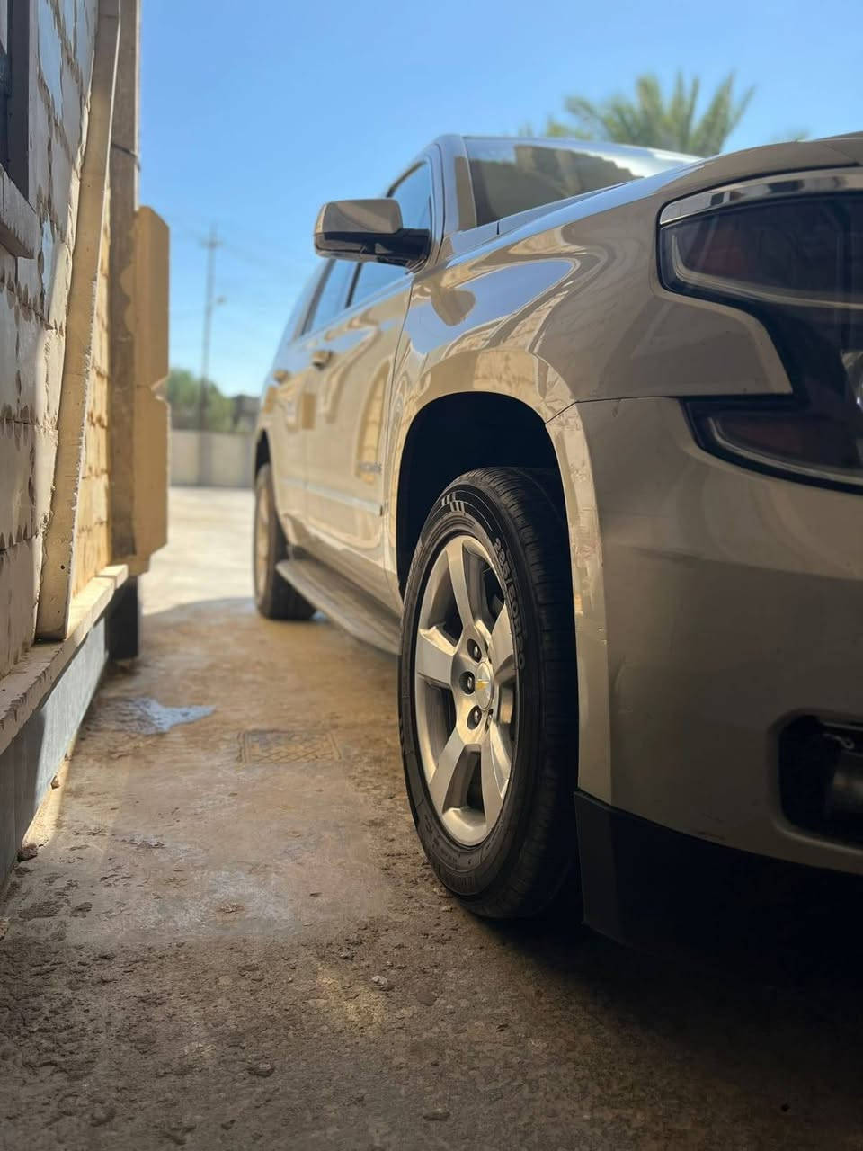 السلام عليكم ورحمة الله عندي تاهو موديل 15للبيع أو مراوس بيه بنيد وجاملغ وباب وبيه صبغ قطعتين أثر شخوط إني صبغتهن وموجود السونار كفاله عامه من الشواصي بل منشور مواصفاتLT المعروفه الرقم بغداد الجديد السعر 290وبيه مجال المكان بغداد الشعب أو زيونه رقم الهاتف ***********ورقم الثاني بي وتساب   ***********
