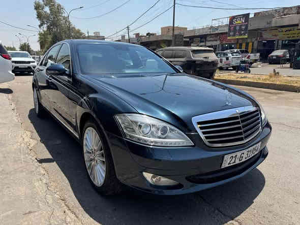 السلام عليكم 
مارسدس s350 2007 w221 
لون مميز
السيارة مكفولة ماعدا جاملغ اليمين مصبوغ 
مكينة وكير وحدادية كلها مكفولة السيارة جاهزة بدون اي نقص

السعر 188$ ورقة وبيهه مجال بسيط

فول مواصفات 

لون غرفة رصاصي + اسود
مري شفط
جنطة شفط
 فتحه سقف
شاشه + ماوس 
ستيرن كهرباء + تحكم ستيرن جهتين
تبريد منفصل + قطعتين تبريد 
اربع كشنات كهرباء
تدفئه كشنات امامي
تدفئة + تبريد كشنات خلفية
خزن ميموري 
وضعيات قياده E-S-M
اشاير مري 
كروس سرعه 
جام بلورايز بلادي
بلوتوث 
حساسات امامي خلفي
ويل كب حجم 19 مع طخم تاير جديد
كامرة خلفية
وباقي المواصفات معروفة
ماشية 245 الف كيلو 

السيارة رقم سليمانية بأسمي تحويل ثاني يوم
السعر 188$ ورقة وبيهه مجال بسيط
الرقم *********** بغداد
