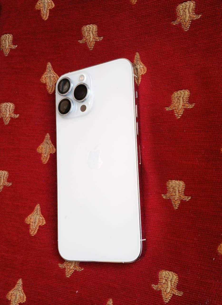 السلام عليكم ورحمة الله وبركاته #للبيع
آيفون 13 برو ماكس لون ابيض شرق أوسط نظيف 

ذاكره 128 بطاريه 67 ما مفتوح شرط بيه شوي طبع بالشاشه ما مأر عليه معاه شاحنه السعر 525  ألف وبي مجال التواصل خاص أو على الرقم ***********
