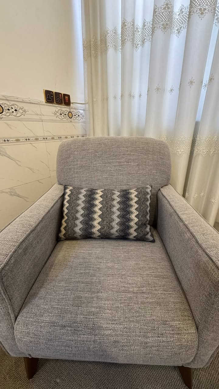 السلام عليكم 

تخم للبيع من هوم سنتر ماخذه قبل 2 شهرين ومامستعمل بعده جديد اخذته بـمليون و660 رايده بـ مليون ونص 
عنواني / حله شارع 80 كربلاء 
للاتصال ***********
