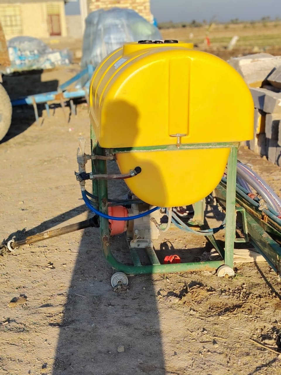 السلام عليكم محمولة مال دوه للبيع جديده مشتغله موسم واحد فقط السعر 750 وبيها مجال المكان طريق كربلاء نجف للستفسار ***********
