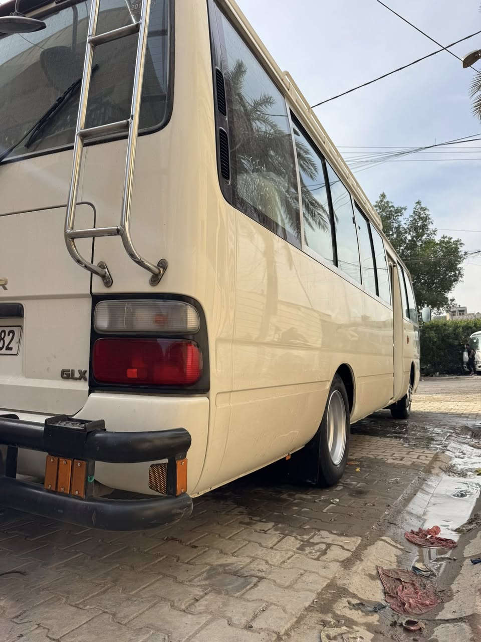 السلام عليكم كوستر 2015كفاله عامه من الصبغ السياره فول مواصفات GLX سله داخليه دوشمه ستاركس تخم تاير تبريد محور حاكيه السعر 380وبيها مجال ***********
