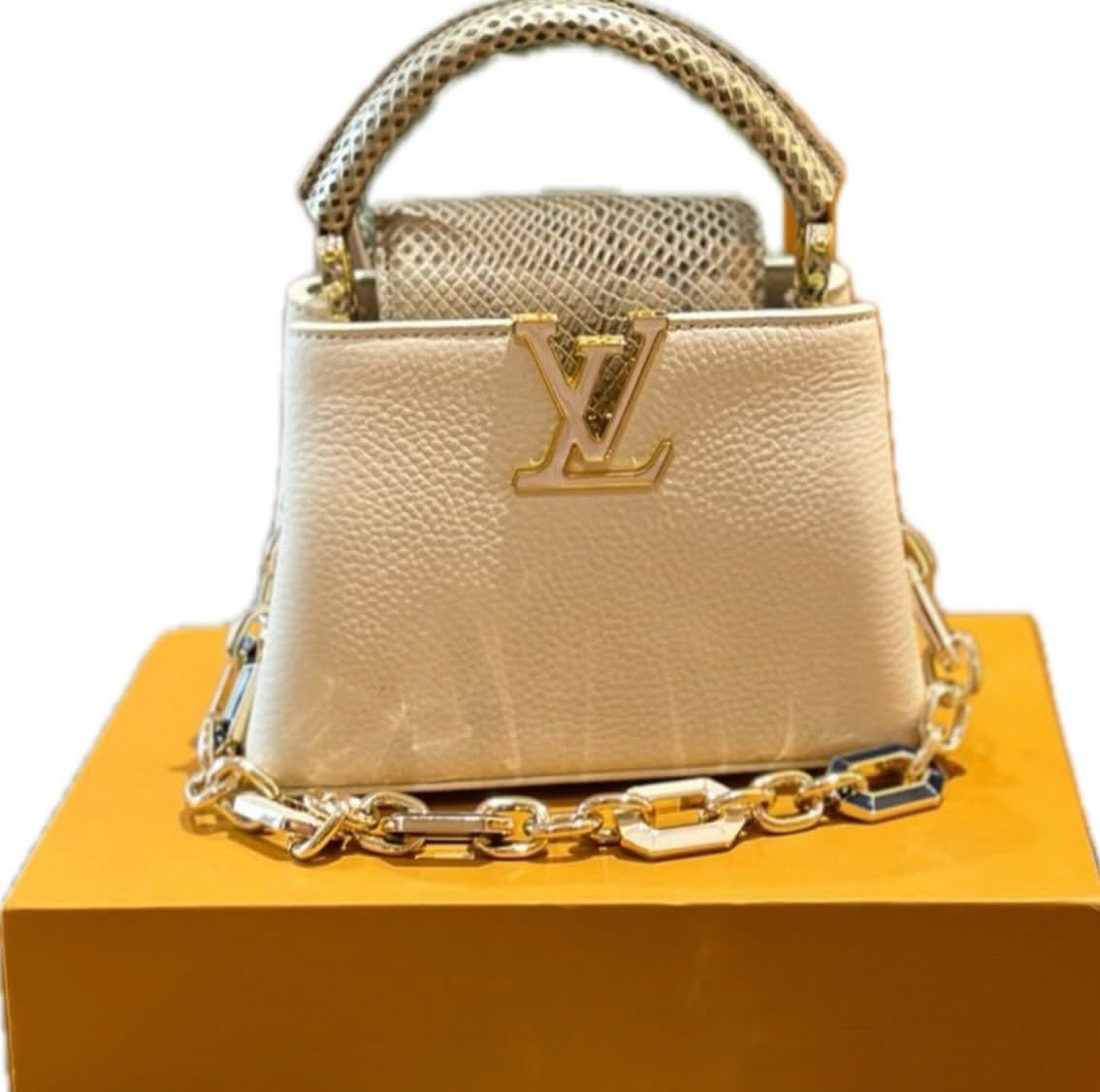 جنطة لويس فيتون جلد ختم لون اوف وايت/كريمي حجم صغير


**إذا كنت صاحب هذا الإعلان وتريد حذفه لأي سبب، رجاءا أرسل رسالة إلى الدعم الفني**