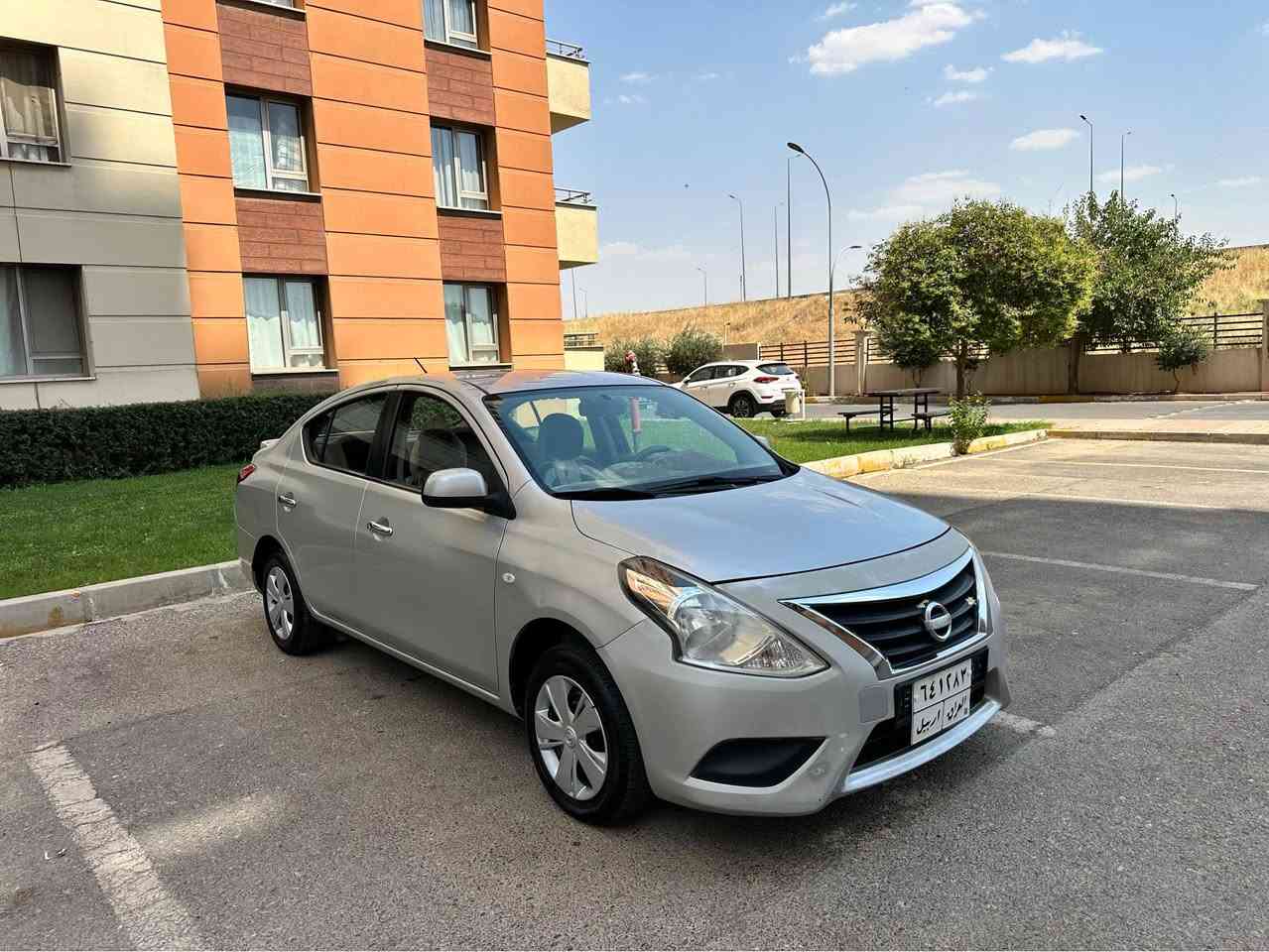 نيسان صني هندي 2019 يه ك جاملغي بيشه وه صبغه. و بستك جاملغي بشته وه ته زره ي هه وليري هه يه 
***********
*********** أربيل, العراق
