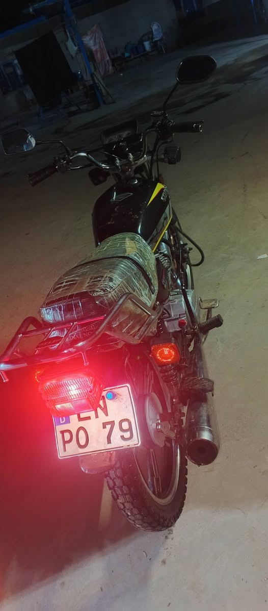 السلام عليكم دراجه ايراني موديل 22 اوراق كامله محرك مكفول لا صوت لا بخار لا دخان كهربائيات كامله نكره سلف اربع اشاير يمنه يسره لايت سكن كامل الدراجه نعومه طستها تخبل حتى ما بيها كركعه الدراجه جاهزه شغل واطلع مكان بغداد جسر الفرنسي قرب فلكت حي النصر رقمي ***********/و هذا الرقم بي واتساب ***********
