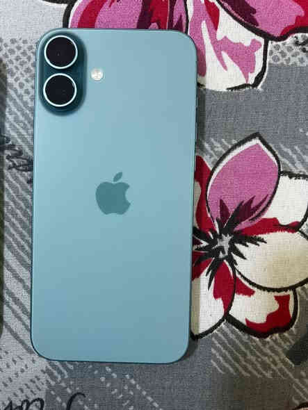 السلام عليكم تلفونين للبيع ال ١١ بطاريه 73 ذاكره 128 مابي شخط
ال 16 بلاص مشحون 70 مره فقط ذاكره 256  كلمن وسعره تفضل واتساب إذا يهمك

الرقم ***********
