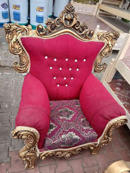 السلام عليكم 
تخم ١٠ مقاعد مكلي نظيف سعر ٢٠٠ نهايته مكان بعقوبه شارع تحرير بهرز مجاور قاعات بيانو مقابيل مستشفى الحياه استفسار ***********
