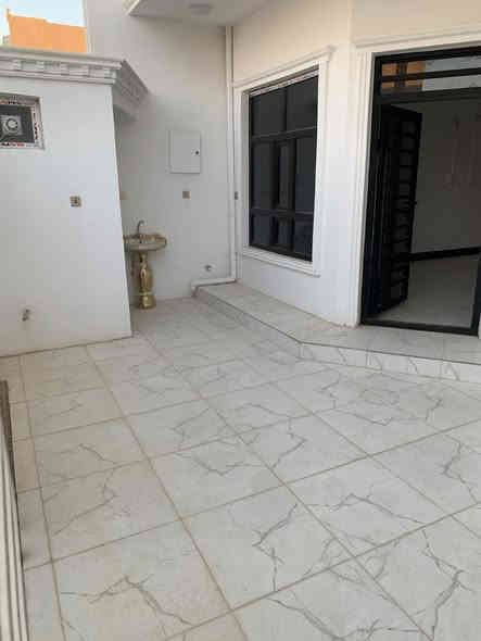 150 متر منطقة التصنيع 

4 غرف نوم 
شارع 15 متر 
خلف علوة السمج 
السعر 115 وبي مجال 

***********
