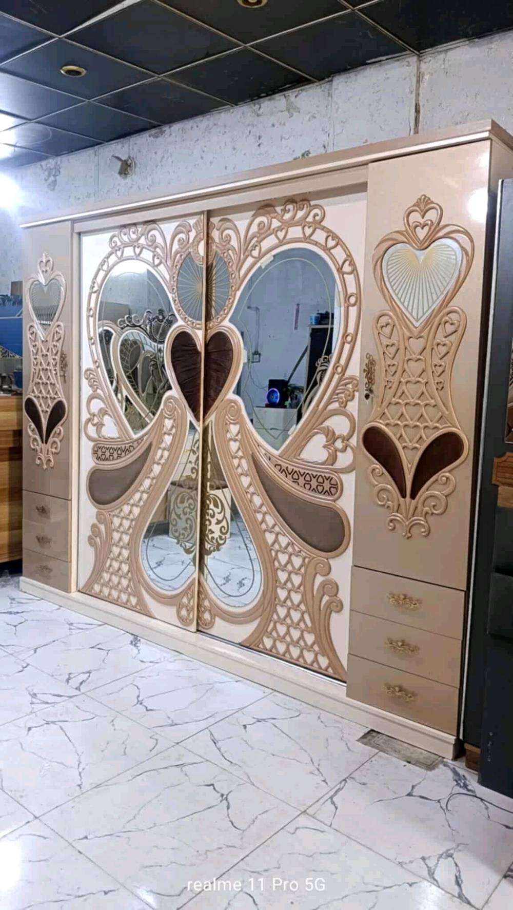 غرفه تركيه فول نضافه كنتور ضخم 3 متر سلايت 700 فقط واصل نقل وشد