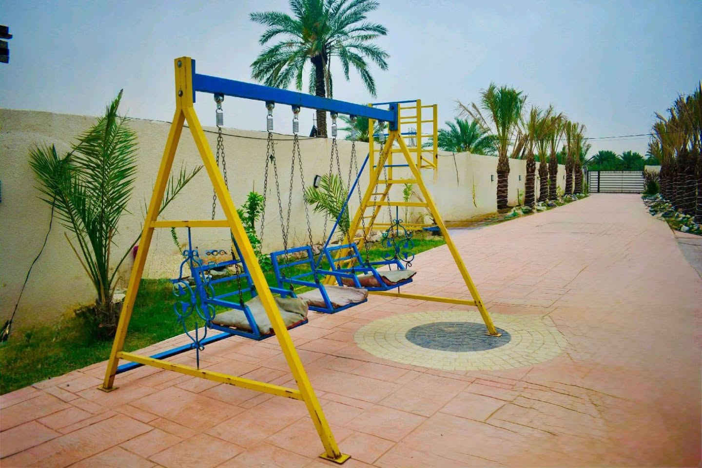 متوفر حجوزات طيلت ايام 
السبوع حجز وانته مطمئن 
المزرع موثقه بتطبيق اجرلي 
الحجز واتساب ***********
الموقع الدوره بعيثه
