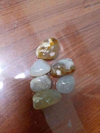 عندي هاي الاحجار ... للبيع .. طلعت عندي من بضاعه مستوردة من هونك كونك....