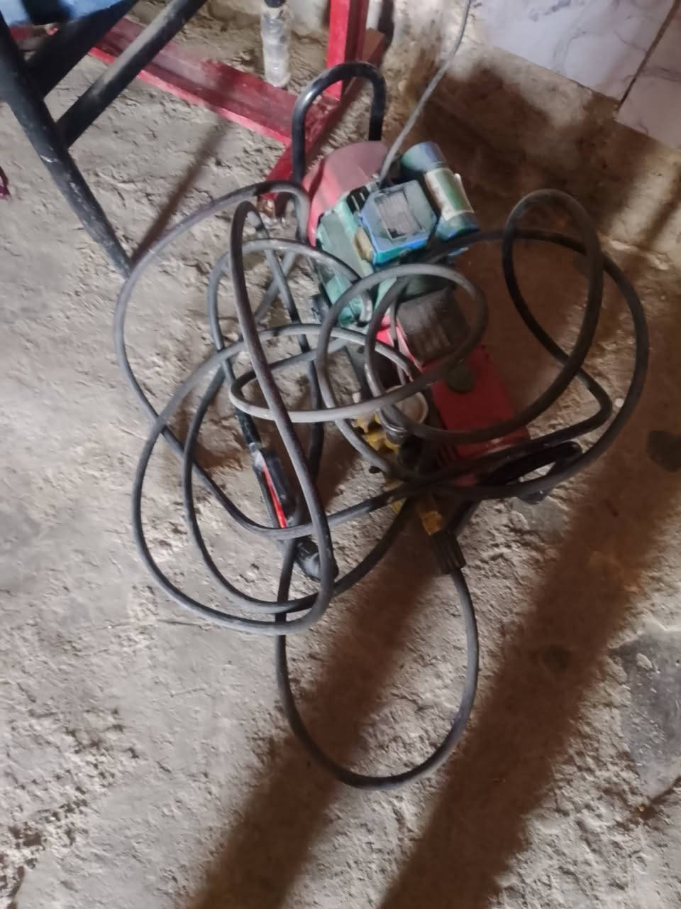 السلام عليكم عندي خنزيره للبيع فارت غسل عنوان بغداد مدينه الصدر شراي يتصل على هذام***********
