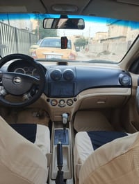 افيو موديل ٢٠٠٩ ابيض اوتوماتيك خليجي تبريد شاشة كامرة بيهه اربع قطع بد...