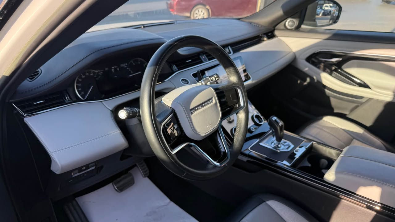 Range Rover Evoque 2023
20,000 km
Rdynamic 
All fabric 
Black design pack الشيخ زايد, الجيزة


**إذا كنت صاحب هذا الإعلان وتريد حذفه لأي سبب، رجاءا أرسل رسالة إلى الدعم الفني**