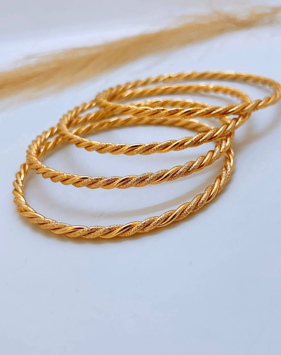 ذهب برازيلي طلاء ثابت 💯
تجدونها لدينا اكسسوارات زمردة


**إذا كنت صاحب هذا الإعلان وتريد حذفه لأي سبب، رجاءا أرسل رسالة إلى الدعم الفني**