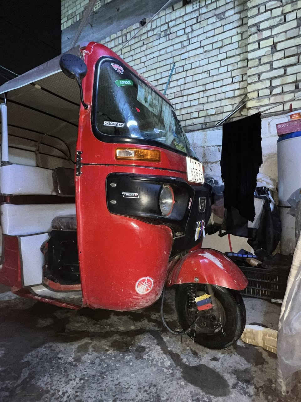 السلام عليكم تكتك مديل 18 رقم وسنويه مصبوغه عام جماليه وبيها ضربه الصفحه اليسره فقط ومعمره دوس التكتك بيها دبلات والكلجات فقط والباقي شغال خير من الله السعر 5.500 وبيها مجال حك الجيه العنوان بغداد البلديات ما متواجد على الفيس التواصل 👈*********** الموشراي لا يتعبني
