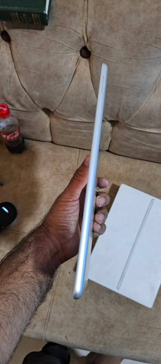 سلام عليكم ايباد ابل 🍎 جيل ٩ أخو جديد ٤ساعه تشتغل ببجي موبايل بشرط ممفتوح ذكره 64 سعر ٢٦٠الف رقم ***********
