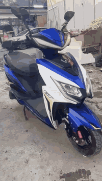 السلام عليكم دراجه نصفيه 
بطاريات 🔋 نضفيه 
مكاني بغداد ناحيه الرشيد 
السعر خاص  ***********
