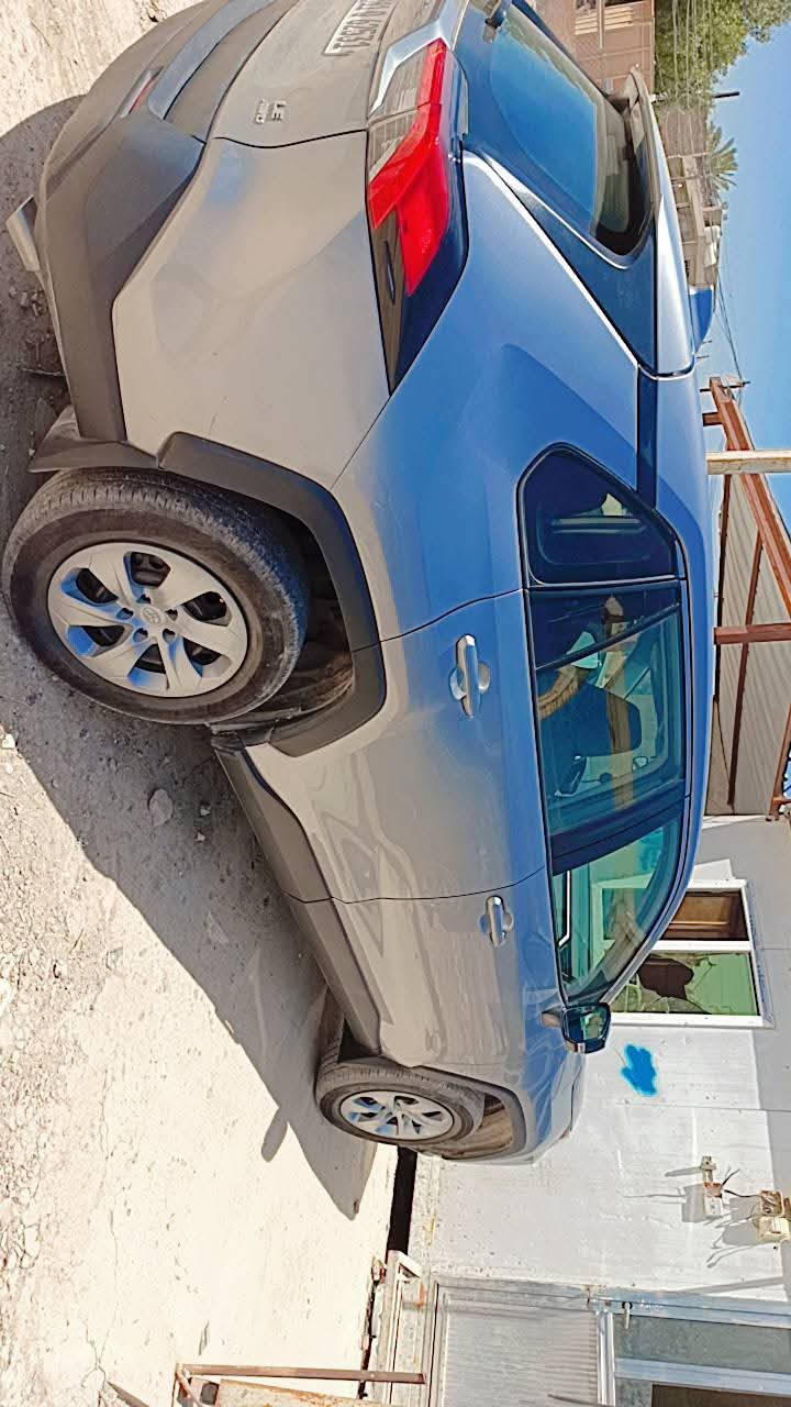 🔥 Toyota RAV4 LE 2023 AWD
📍 وارد أمريكي
📍 ماشية 37 ألف كم فقط

⚙️ المواصفات:
✅ محرك 2.5 لتر بنزين 4 سلندر
✅ ناقل حركة أوتوماتيك 8 سرعات
✅ دفع رباعي AWD
✅ رادار أمامي مع نظام منع الاصطدام
✅ مثبت سرعة راداري ذكي
✅ نظام الحفاظ على المسار وخروج المسار
✅ قراءة اللوحات المرورية
✅ إضاءة أوتوماتيكية
✅ 6 أنظمة قيادة
✅ مانع انزلاق
✅ Auto Hold
✅ Auto Start/Stop
✅ تشغيل بصمة
✅ تشغيل عن بعد
✅ مرايا بإشارات
✅ Projector Headlights
✅ زينون
✅ إنارة داخلية LED
✅ كاميرا خلفية
✅ شاشة وسطية
✅ تحكمات على المقود
✅ بلوتوث وUSB
✅ نظام صوت ممتاز

🔧 الملاحظات:
▪️ بدون فتح إيربكات
▪️ ضربة خفيفة بالجامغ الخلفي جهة السائق وتمت الصبغة
▪️ باب الصندوق مبدل أصلي نفس اللون
▪️ أثر طخة باردة بالباب الخلفي الآخر

🚗 السيارة بحالة ممتازة، محرك وجير وشاصي ممتاز، جاهزة للفحص بأي مكان.

📍 الموقع: بغداد / الدورة / الصحة
📝 أنا مكلف بالنشر، والسيارة باسم صاحبها، والتحويل ثاني يوم.

💰 السعر: 230 ورقة
📞 للتواصل: ***********
