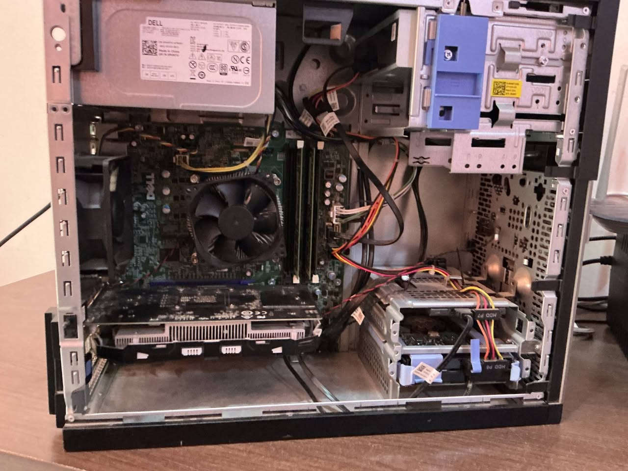السلام عليكم
حاسبه Dell optiplex 9020 للبيع 

المواصفات 
i5 4590 4c/4t 3.3 GHZ
RAM 16 gb DDR3 1600 (4+4+8)
HDD : Hitachi 500
SSD : Kingston 128
MSI GTX 1050 ti 4gb gddr5 OC (75W)
يجي وياه فلاشة بلوتوث 

نضيف والحرارة أبدا ما عابره 70 من قبل 
السعر 200 الف ماعندي توصيل 

اريد ابيعها لان اريد اشتري بلي 5

مكاني ذي قار الغراف حي الاعلام الثاني 

اي استفسار رجاء التواصل وياي على الخاص


**إذا كنت صاحب هذا الإعلان وتريد حذفه لأي سبب، رجاءا أرسل رسالة إلى الدعم الفني**