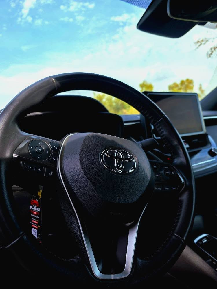 للبيع تويوتا كورولا 2024
الفئة: SE
اللون: أحمر 🔴
سيارة حديثة بمواصفات متقدمة تجمع بين الراحة والأمان والأداء العملي.
المواصفات والتجهيزات:
✔️ محرك 2.0 لتر اقتصادي وقوي
✔️ ناقل حركة أوتوماتيك 10 سرعات عادي انظمه قياده ايكو نورمال سبورت 
✔️ تصميم رياضي وجنوط أنيقة
✔️ شاشة معلومات وترفيه تدعم Apple CarPlay & Android Auto
✔️ مقاعد رياضية مع تدفئة للمقاعد الأمامية
✔️ تثبيت سرعة تفاعلي (رادار تحكمي)
✔️ Auto Hold
✔️ هاند بريك أوتو (Electric Parking Brake)
✔️ أنظمة أمان متكاملة (ABS – ثبات إلكتروني – أنظمة مساعدة السائق)
🫆 تشغيل عن بعد 
الحالة والفحص:
🔹 الضرر: فقط نهاية الصندوق (ضرر بسيط)
🔹 جميع الإيرباكات سليمة 100٪
🔹 الرقم: فحص مؤقت
🔹 التسجيل: تترقم في جميع المحافظات
💰 السعر: 176 مع مجال بسيط
📍 الموقع: كركوك 
📞 للاستفسار والتواصل: *********** كركوك, العراق
