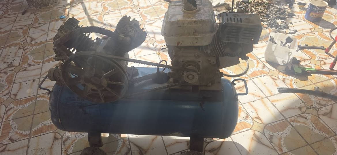 كنبريسر للبيع حجم ١٢٠ عل فحص السعر ٢٠٠ الشراي يجي خاص او ينتصل عله الرقم ***********العنوان حله
