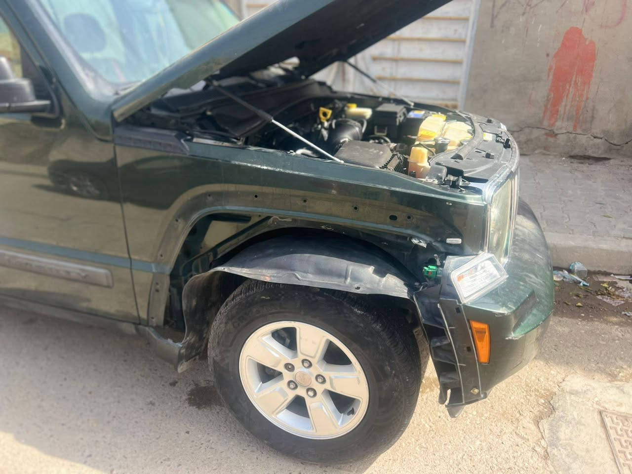 السلام عليكم 
جيب ليبرتي 2011
السياره خير من الله 
المكينه 3700 
نقصه بس الهلال طار الجهه اليمنه 
العنوان بغداد الشعله
السعر 120 وبيه مجال حك الجيه
الرقم ***********
