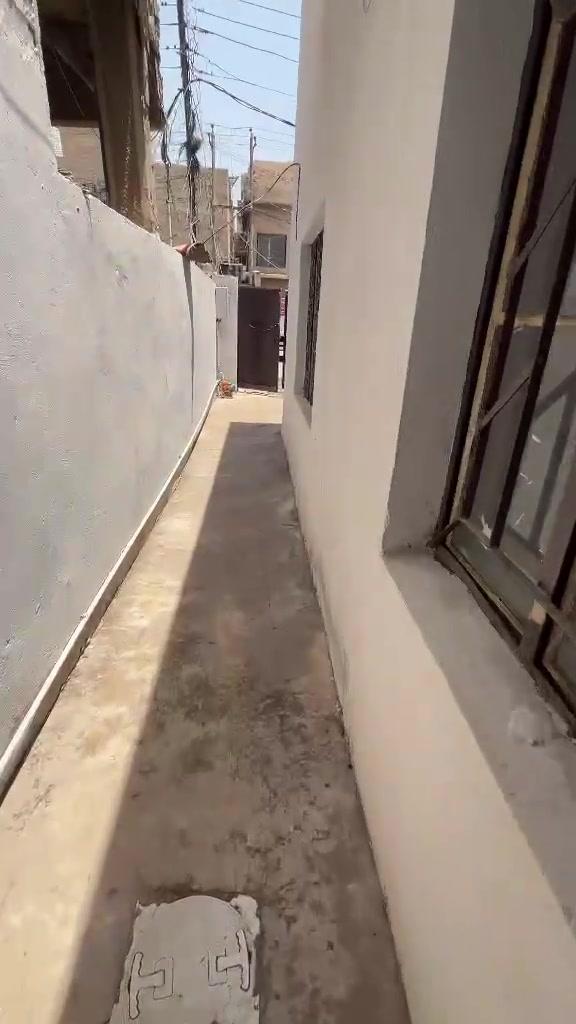 🏡 للبيع بيت سكني في أبو دشير – محلة 856
📍 الموقع: قرب المستوصف الصحي (الصمود)

🔹 مساحة البيت: 100 متر مربع
🔹 طابق واحد
🔹 الواجهة 5 متر × النزال 20 متر

مكونات البيت:
✔️ طرمة
✔️ صالة
✔️ مطبخ
✔️ غرفة نوم كبيرة
✔️ حمام داخلي مع منور
✔️ تواليت ومغسلة خارجية
✔️ سطح

✨ مميزات البيت:

* البيت فارغ وجاهز للسكن
* كاشي جديد
* سيراميك جديد
* صبغ جديد
* جميع الإنهاءات حديثة ولم تُستعمل

📞 للاستفسار والمعاينة:
🏡 للبيع بيت سكني في أبو دشير – محلة 856

📍 الموقع: قرب المستوصف الصحي (الصمود)

🔹 مساحة البيت: 100 متر مربع
🔹 طابق واحد
🔹 الواجهة 5 متر × النزال 20 متر

مكونات البيت:
✔️ طرمة
✔️ صالة
✔️ مطبخ
✔️ غرفة نوم كبيرة
✔️ حمام داخلي مع منور
✔️ تواليت ومغسلة خارجية
✔️ سطح

✨ مميزات البيت:

* البيت فارغ وجاهز للسكن
* كاشي جديد
* سيراميك جديد
* صبغ جديد
* جميع الإنهاءات حديثة ولم تُستعمل

📞 للاستفسار والمعاينة:
***********
